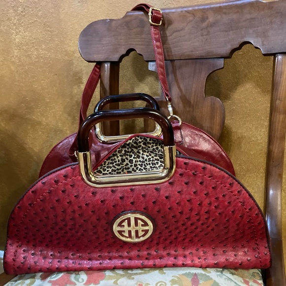 Faux ostrich print handbag with detachable strap - Picture 5 of 5